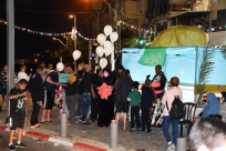  فيديو: بمناسبة حلول رمضان - توزيع الحلوى والهدايا على المارة في شارع ييفت بيافا